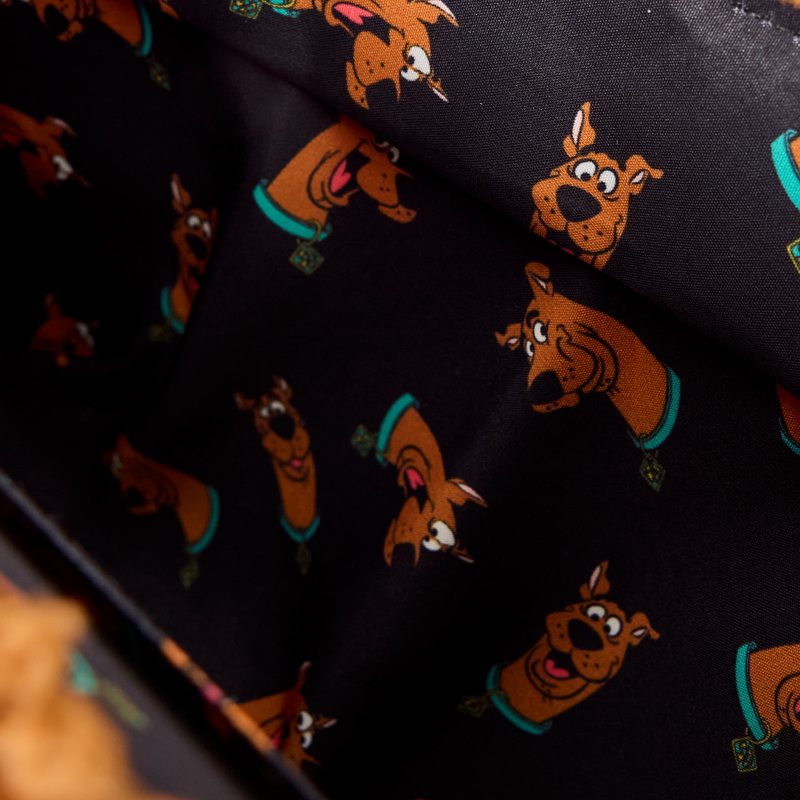 Pattern of Scooby on a black background